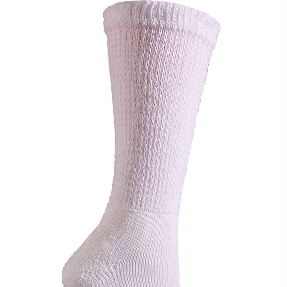 NWT 4 Pairs of White Roomy Diabetic Crew Socks Size Large (10-13)